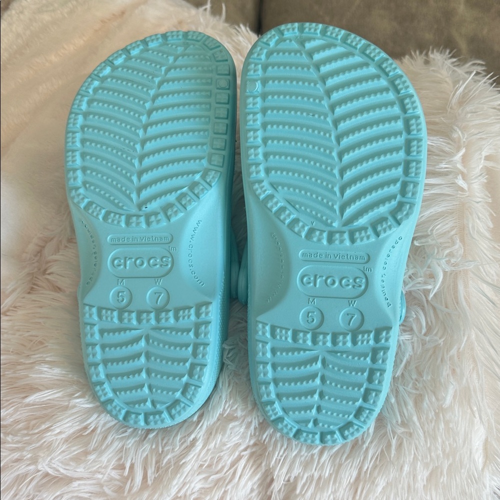 CROCS Sky Blue Classic Clogs - Picture 3 of 5